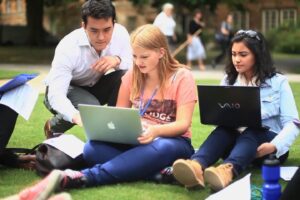 Economie - curs preuniversitar avansat - Cambridge UK